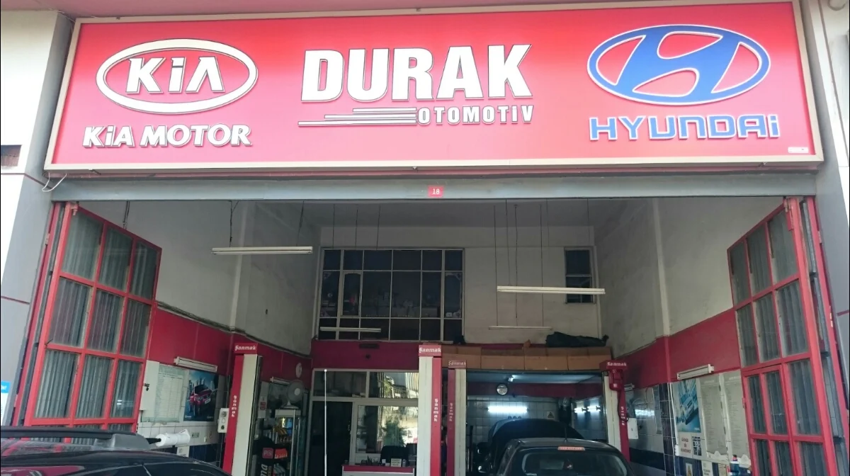 Durak Otomotiv dükkan dış cephe — KIA & Hyundai özel servis tabelası, Kartal İstanbul