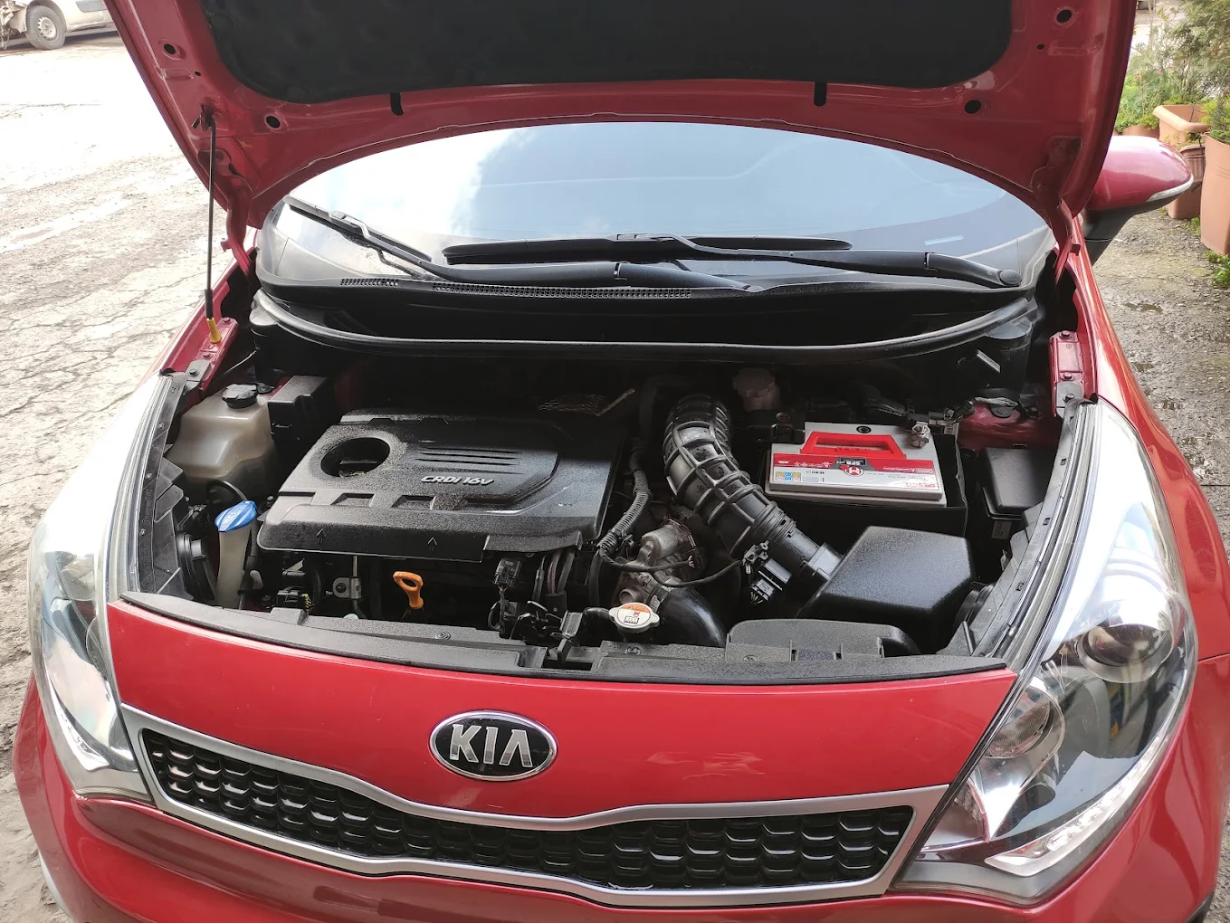 KIA motor bölmesi bakımı — kaput açık, Durak Otomotiv